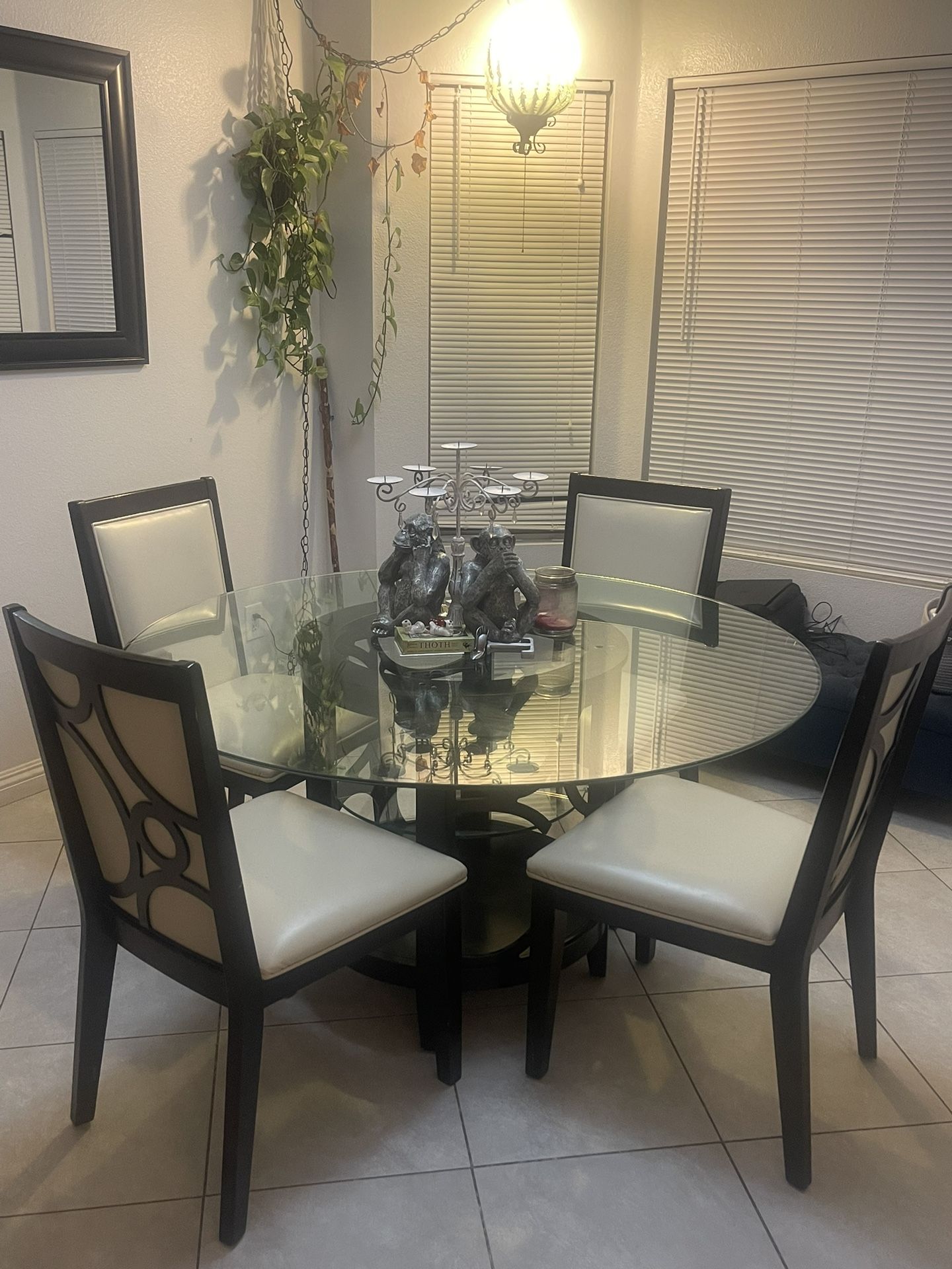 Beautiful Dining Room Table With 4 Chairs