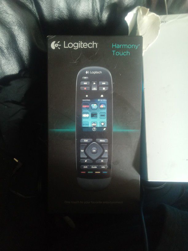 2 Logitech Smart Remotes 