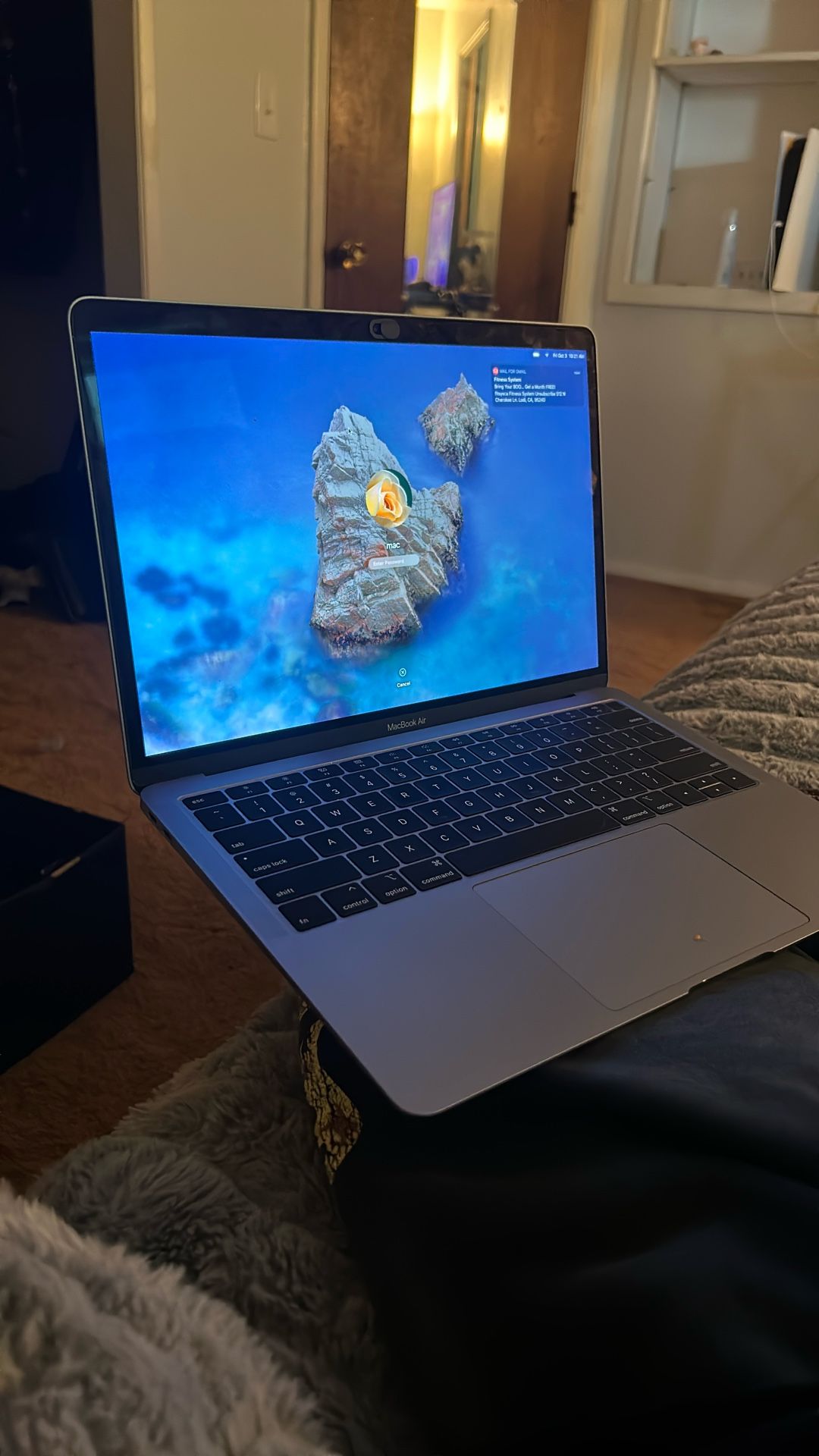 MACBOOK AIR 