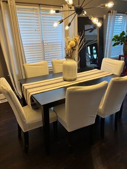 Dining room table Free
