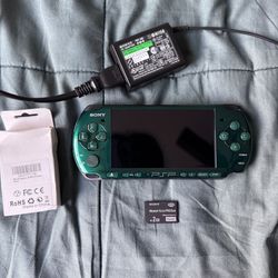 PSP 3000 "Emerald Green" Comes With 34 Games