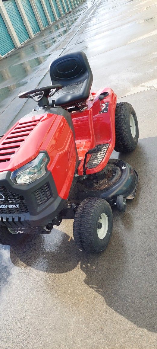 Troy-Bilt

Pony 42 in. 15.5 HP Briggs and Stratton 7-Speed Manual Drive Gas Front Engine Riding Lawn Tractor

