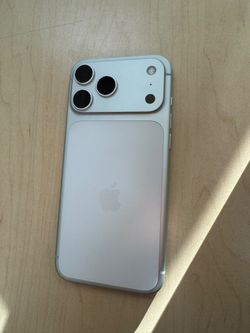 iPhone 17 Pro Max 256GB Unlocked mint like New Condition. 19 Cycles 100% Battery