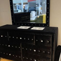 Velvet Bedroom Set Queen or King Bed Dresser Nightstand Mirror Chest Options  Alzire