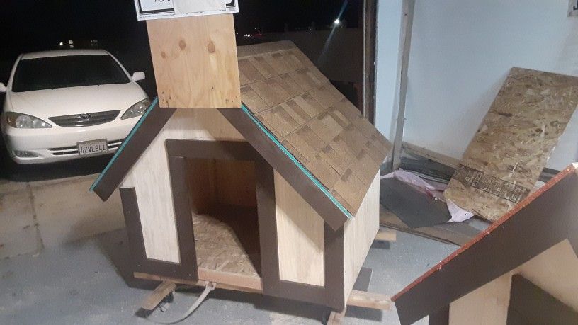 Brand New Large Dog House