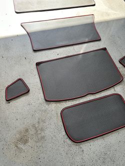 Tesla Y Floor Mats (Full Set )