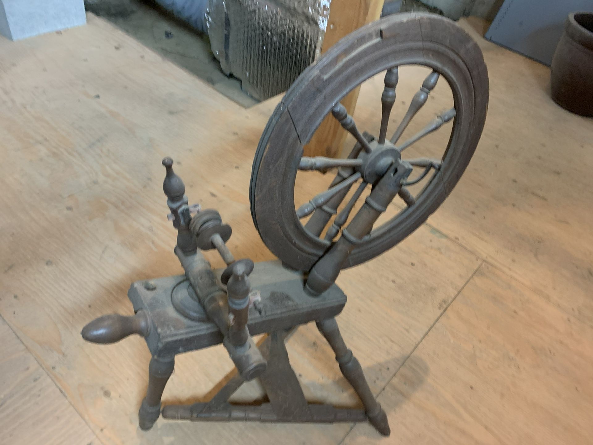 SPINNING WHEEL-OLD TIME-ANTIQUE 