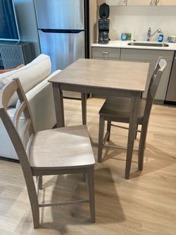 Pub / Counter Height Table