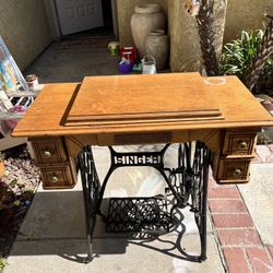 Singer Vintage Antique Sewing Machine and Table
