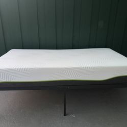 TWIN Memory Mattress 10” by Lucid with Metal Platform Bed Frame like new!!!! Free Local Delivery!!!