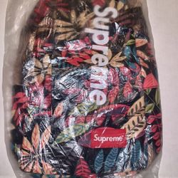 SUPREME RED LEAVES CROSS-BODY PACK 