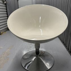 MCM Egg She’ll Chair Repop