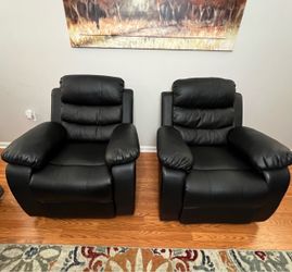 Set of 2 Black Leather Manual Recliners – Super Comfortable / Good Condition