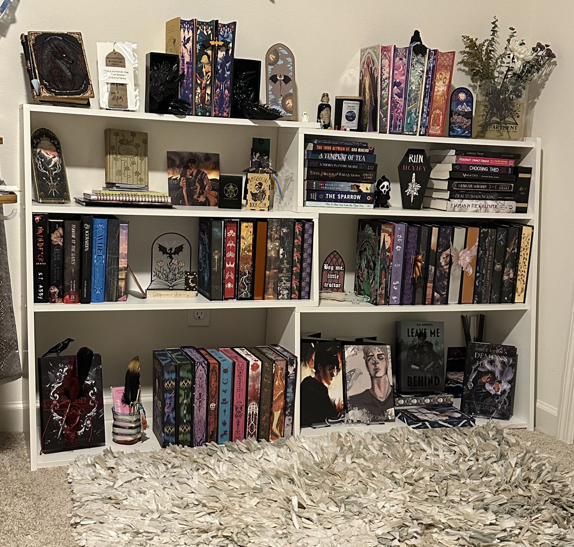 Expandable Wooden Bookcase