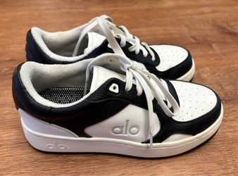 ALO Yoga Women’s Sneakers.   Size 7.5