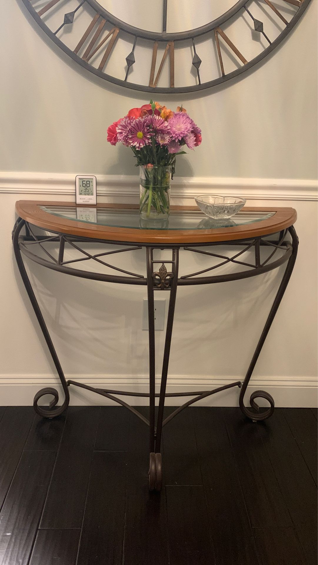 Foyer table with fleur de lis