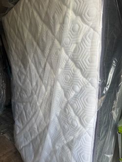 Queen Size | used good condition | Sleepy Plush Top Mattress