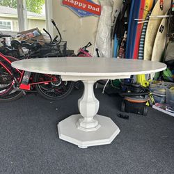 White Round Pedestal Indoor/Outdoor Table