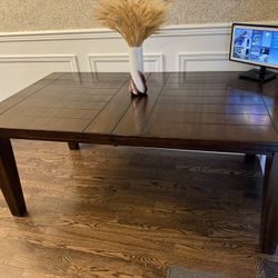 Beautiful Real Wood Table with 1 leaf. Seats 10-12 People. 