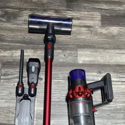 Dyson V10 Motorhead Vacuum 