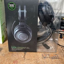 Razer Nari Essential Wireless 7.1 Surround Sound Gaming Headset Black