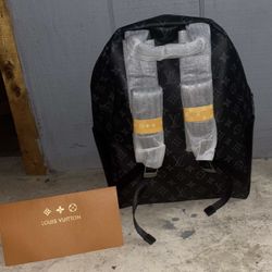  LV Discovery Backpack