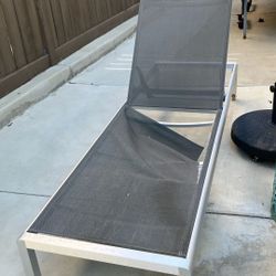 I’ll Pay $20 Pool Lounge Chairs -Free - Needs TLC