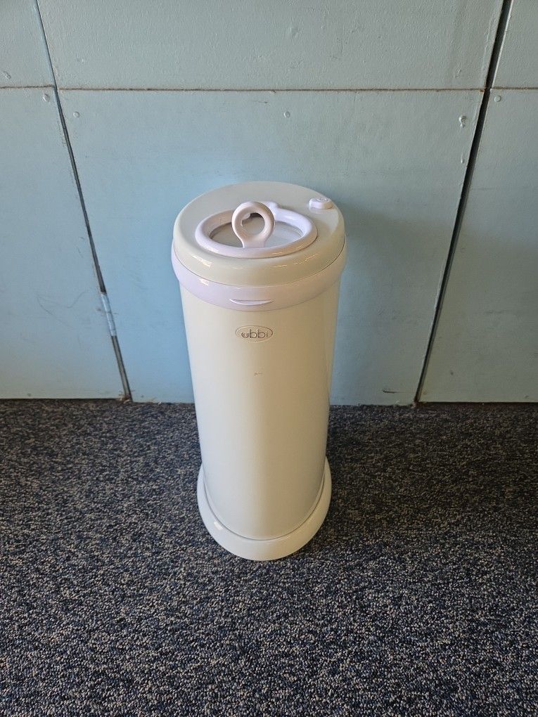 Ubbi Diaper Pail With Locking ๐ Lid