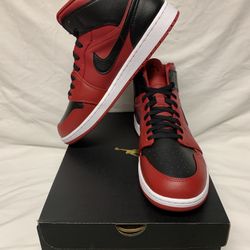 Nike Air Jordan 1 Mid Reverse Bred Size 13 