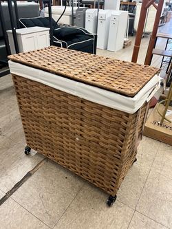SONGMICS 42.3 Gallons (160 L) Laundry Hamper 3-Section Synthetic Rattan w/ Wheels - Naturall
