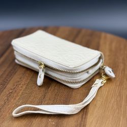 CHANEL Camellia Vintage Quilted white Leather Wristlet Dual Zipper Compartments Embossed 