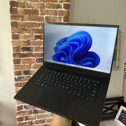 Razer Blade 15 Gaming Laptop • Nvidia RTX 2070 + Intel Core i7-10750H • Ram 16 • 15.6” 300Hz