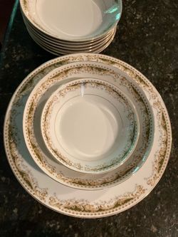 vintage set of 24 Queen Anne signature collection fine japanese china plates, salad and dessert bowls