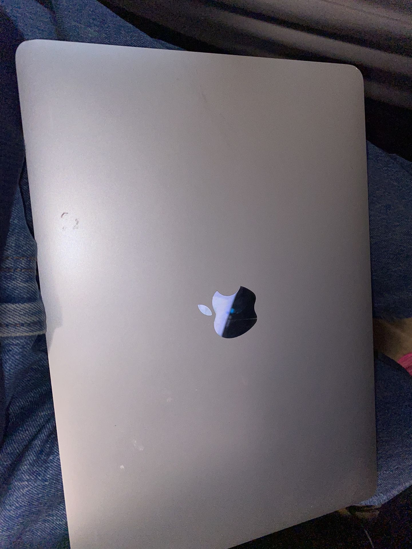 MacBook Air 2020 With Broken Display