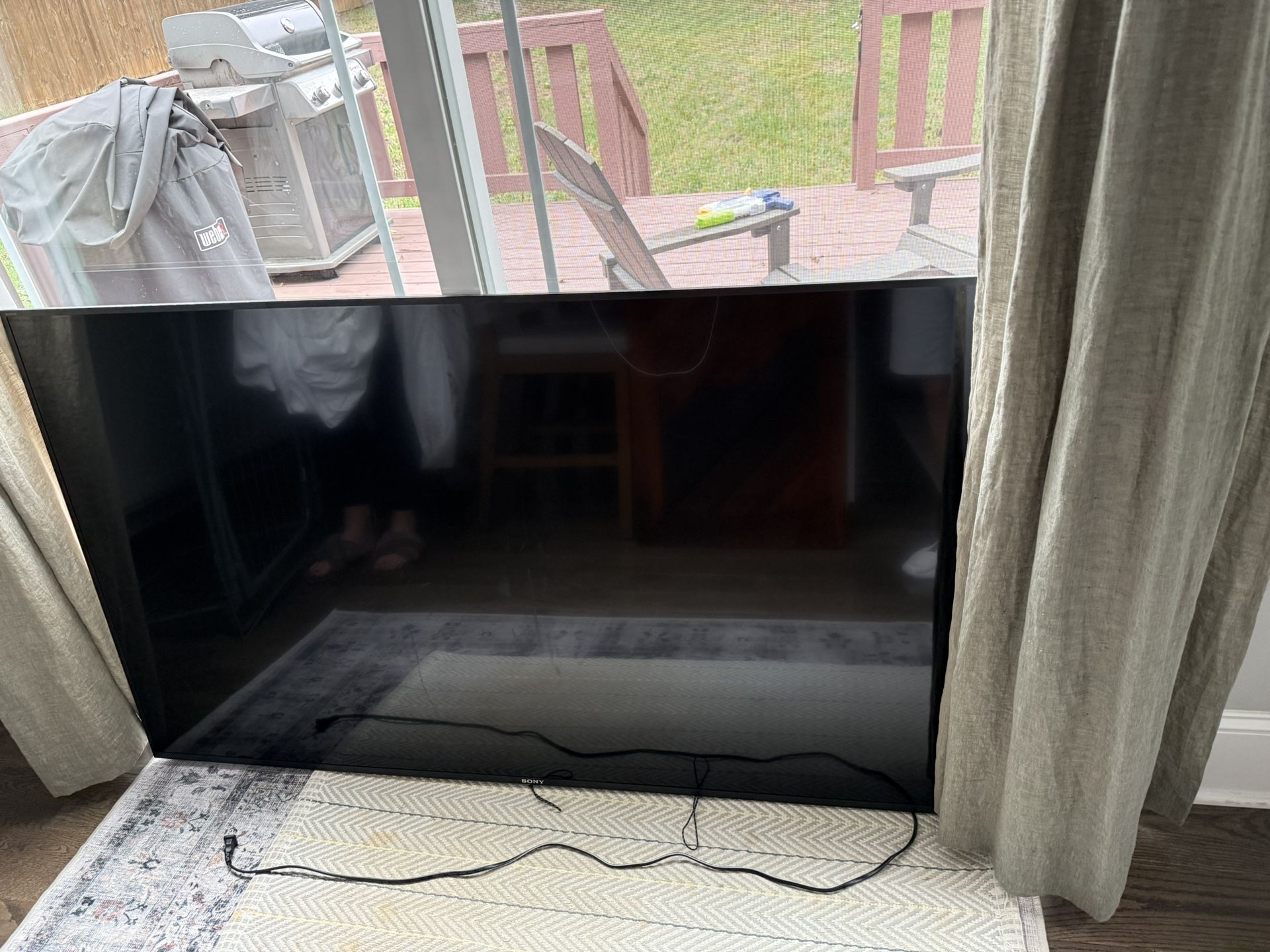 Used Sony 4K Ultra HD Smart LED TV 2017 Including Wall Mount.