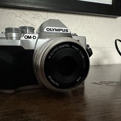 Olympus OM-D E-M10 mark IV