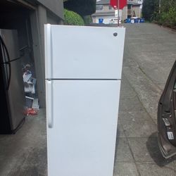 GE White Refrigerator- Can Deliver G