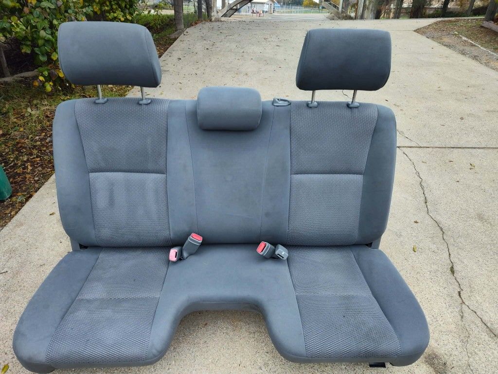2007 Toyota Tacoma Seats and Driver's Seatbelt