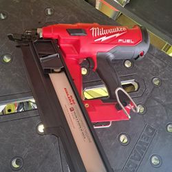 Milwaukee

M18 FUEL 3-1/2 in. 18-Volt 21-Degree Lithium-Ion Brushless Cordless Framing Nailer (Tool-Only)