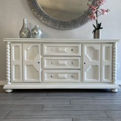 Beautiful Pearl White Credenza  / Buffer Server / Entertainment Center  / TV Console / Sideboard / Dresser / Entry Table 