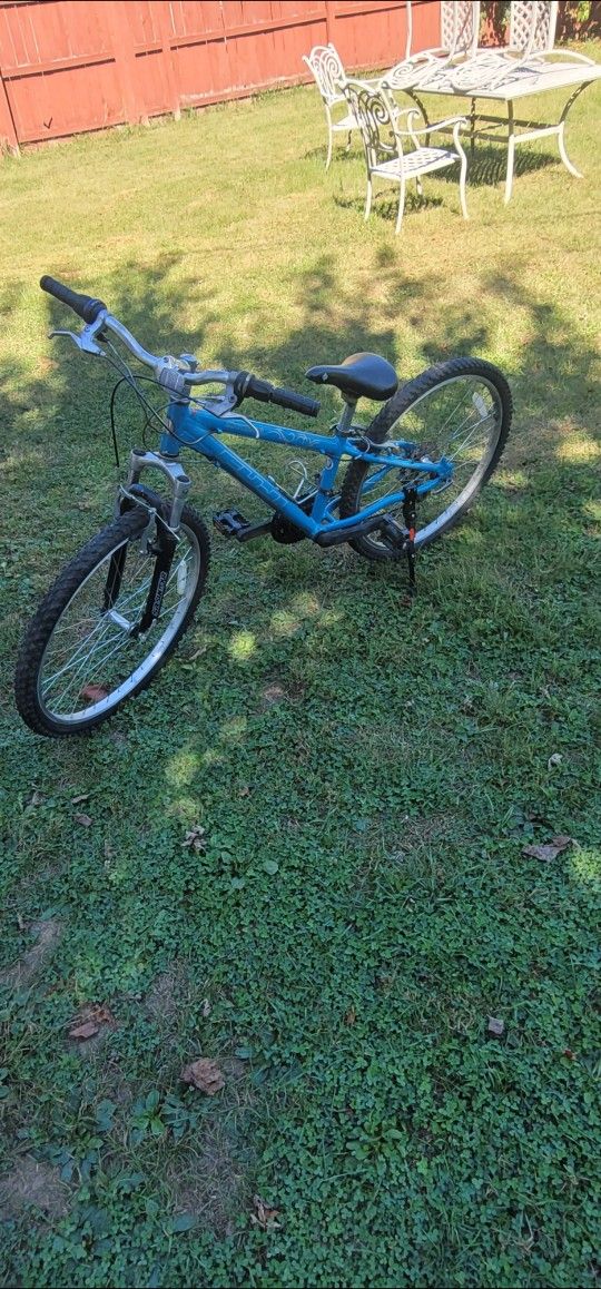 Fuji Nevada 26" 12"-Frame Bike (recently serviced with shifter and brake cable)