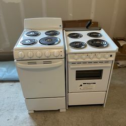 Summit Appliances  20 In. 2.3 Cu. ft. Electric Range/oven