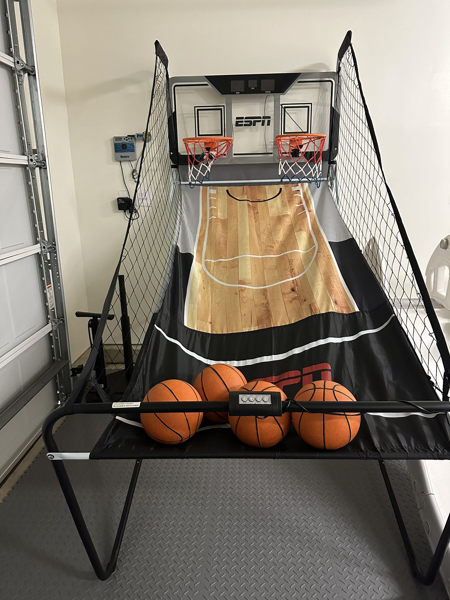 Indoor Basketball Arcade 