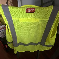 Milwaukee Small/Medium Yellow Class 2 High Visibility Safety Vest with 10 Pockets