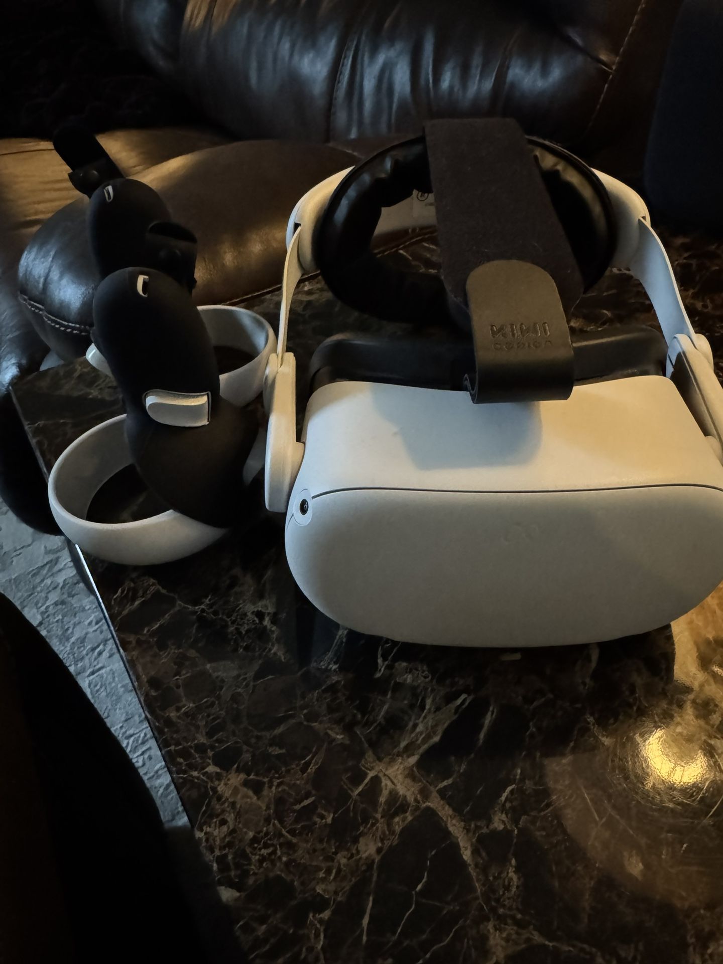 Oculus Quest 2 + Accessories