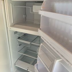 EXTRA CLEAN KENMORE APARTMENTS SIZE REFRIGERATOR 