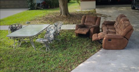 Patio set/living room recliners