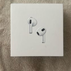 AirPods 3 - Brand New + Case For free 
