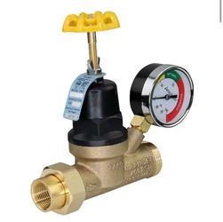 Apollo 3/4 in. FNPT x 3/4 in. MNPT Lead Free Bronze Pressure Reducing Valve with Gauge @X2-661