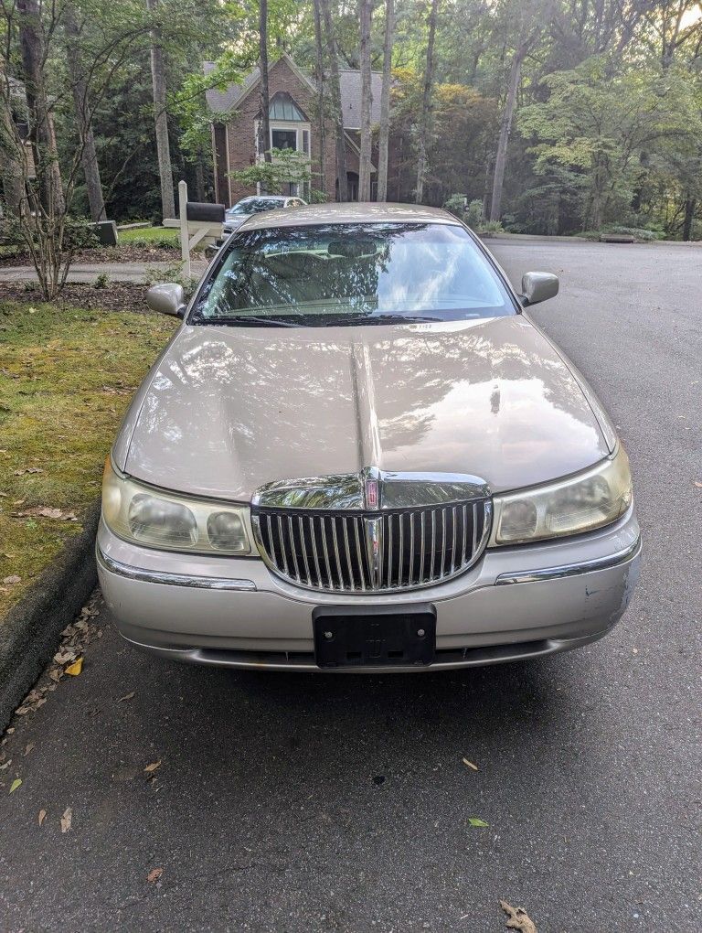 2001 Lincoln Town Car